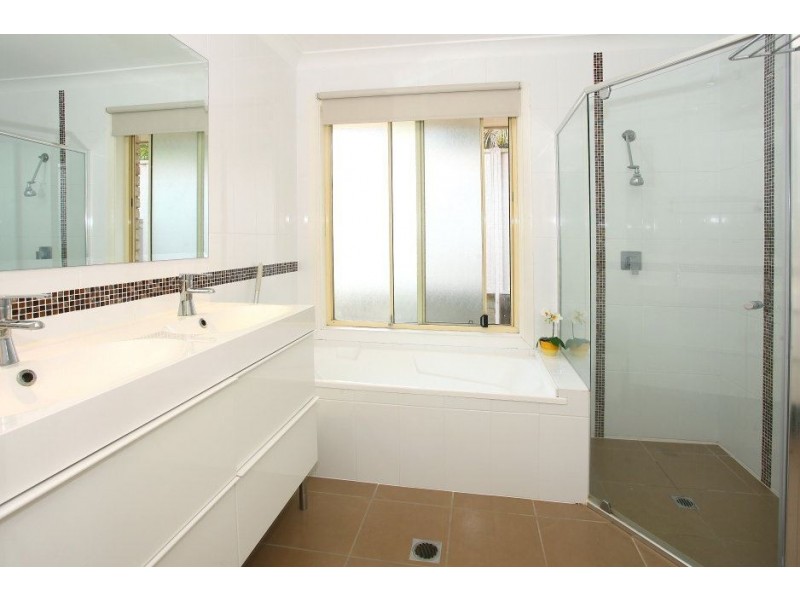 8 Chantilly Place, Robina QLD 4226