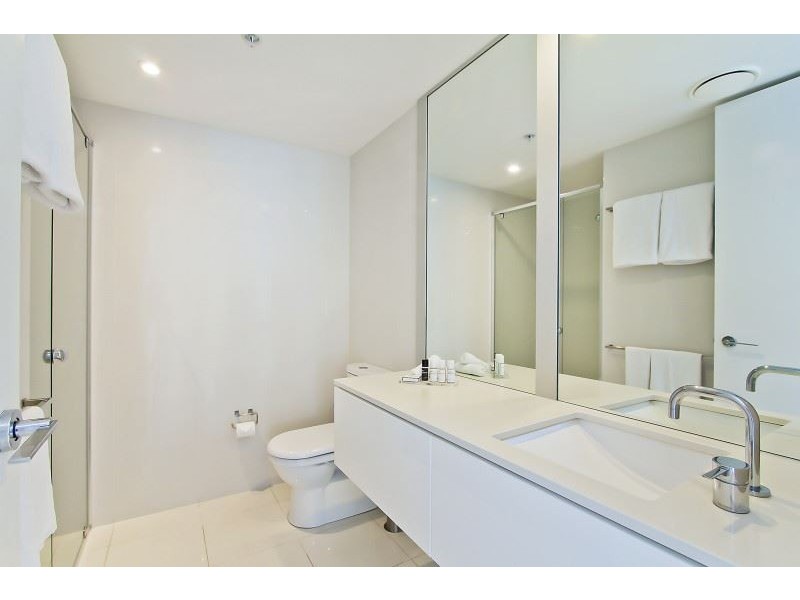 9 Hamilton Ave, Surfers Paradise QLD 4217
