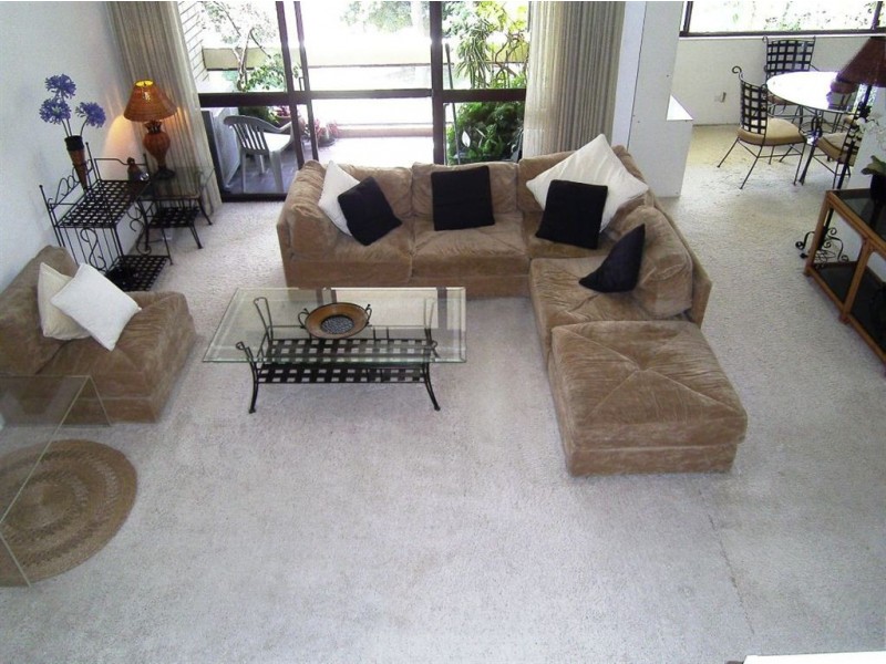 9/30 Holland Court, Broadbeach QLD 4218