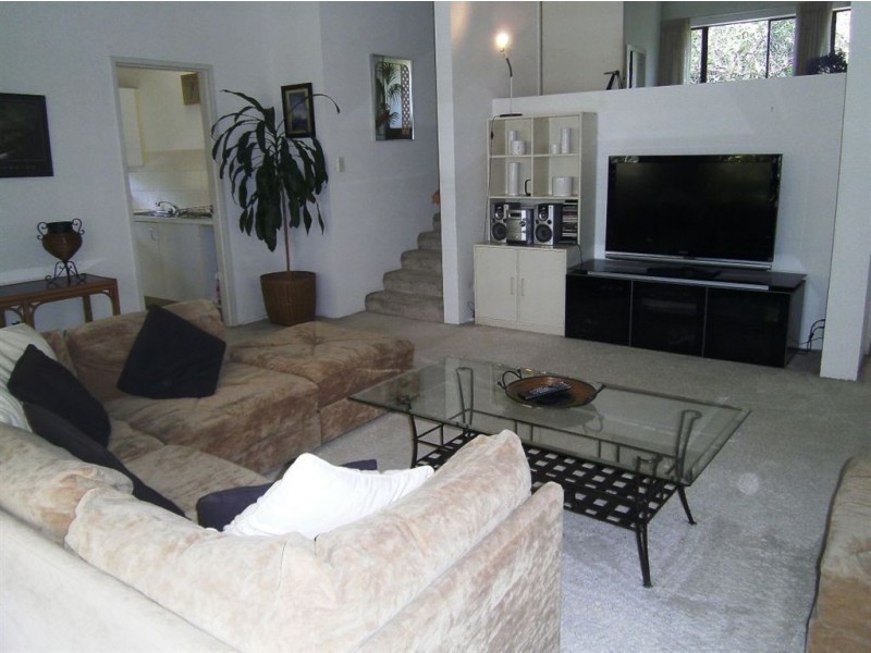 9/30 Holland Court, Broadbeach QLD 4218