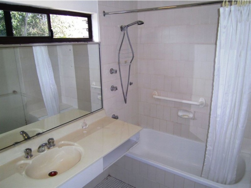 9/30 Holland Court, Broadbeach QLD 4218