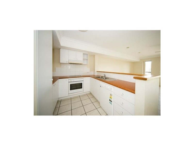 802/2 Gentian Drive, Arundel QLD 4214