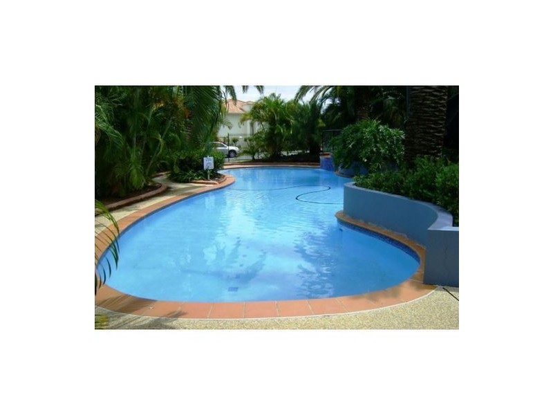 802/2 Gentian Drive, Arundel QLD 4214