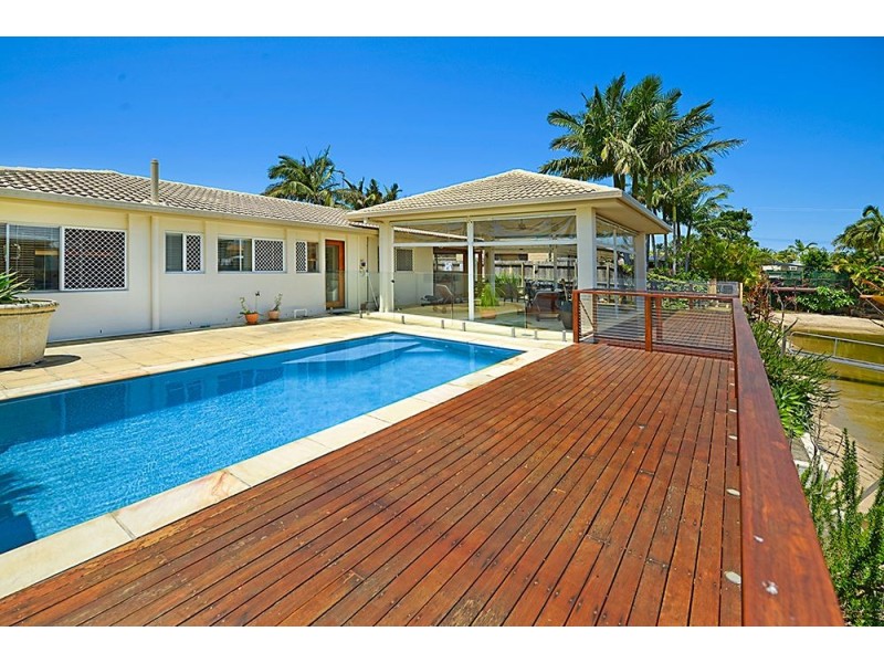 6 Bahia Court, Broadbeach Waters QLD 4218