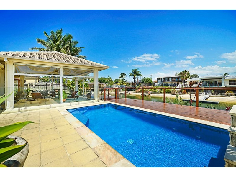 6 Bahia Court, Broadbeach Waters QLD 4218