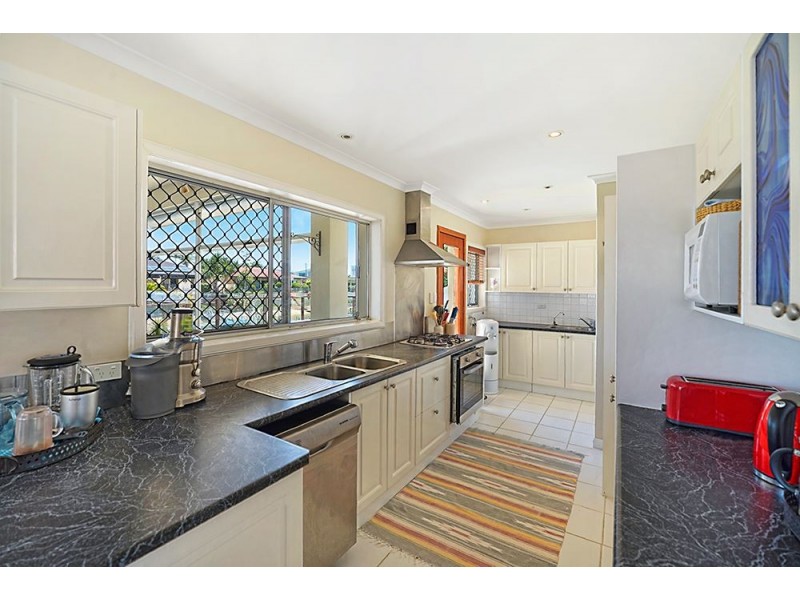 6 Bahia Court, Broadbeach Waters QLD 4218
