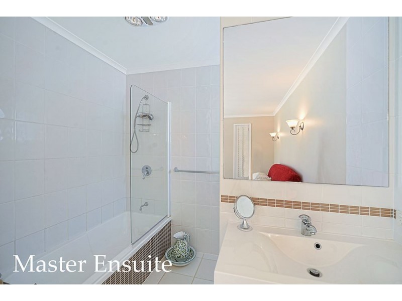 6 Bahia Court, Broadbeach Waters QLD 4218