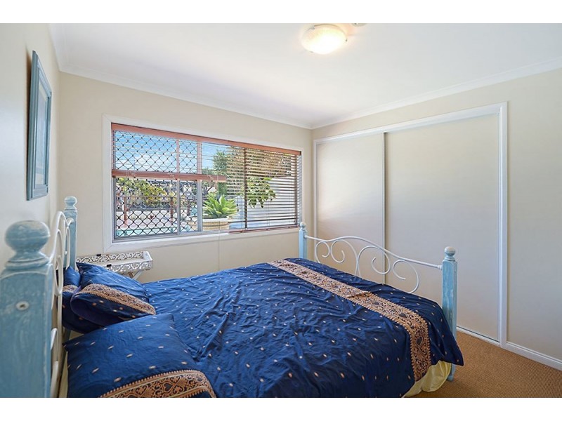 6 Bahia Court, Broadbeach Waters QLD 4218