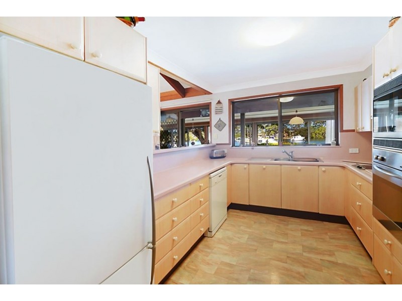 39 Lindsay Parade, Paradise Point QLD 4216