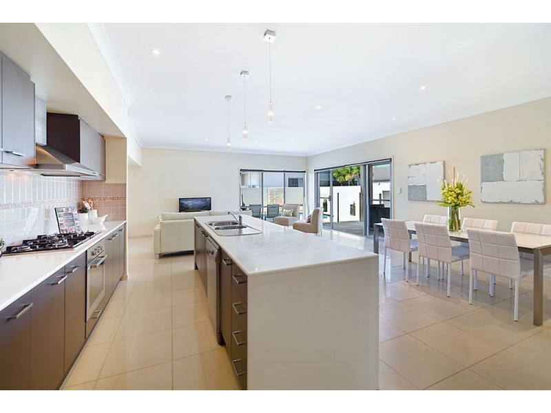10 Iridium Drive, Hope Island QLD 4212