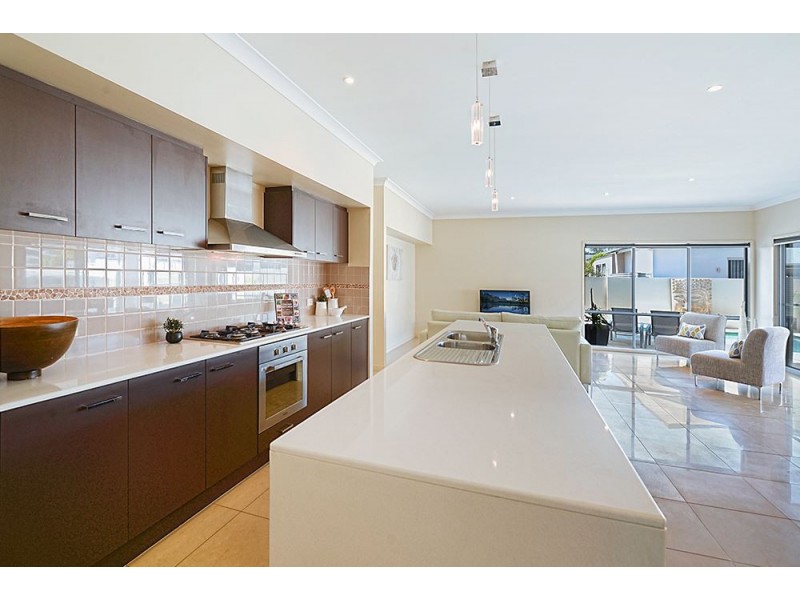 10 Iridium Drive, Hope Island QLD 4212
