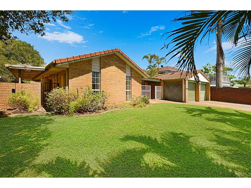 27 Peninsula Court, Mermaid Waters QLD 4218