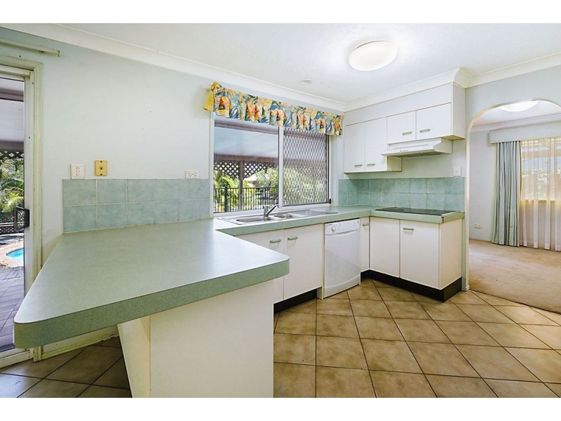 27 Peninsula Court, Mermaid Waters QLD 4218