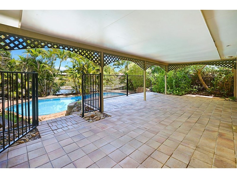 27 Peninsula Court, Mermaid Waters QLD 4218