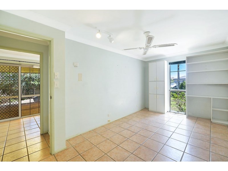 27 Peninsula Court, Mermaid Waters QLD 4218