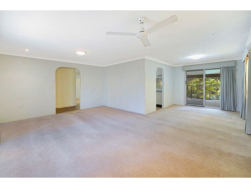 27 Peninsula Court, Mermaid Waters QLD 4218