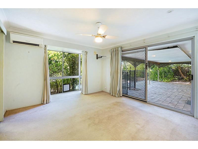 27 Peninsula Court, Mermaid Waters QLD 4218