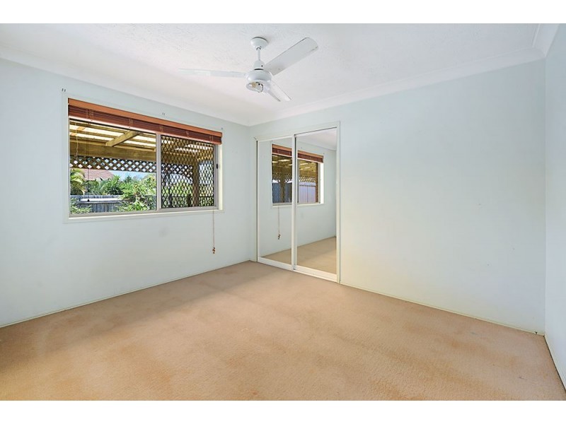 27 Peninsula Court, Mermaid Waters QLD 4218