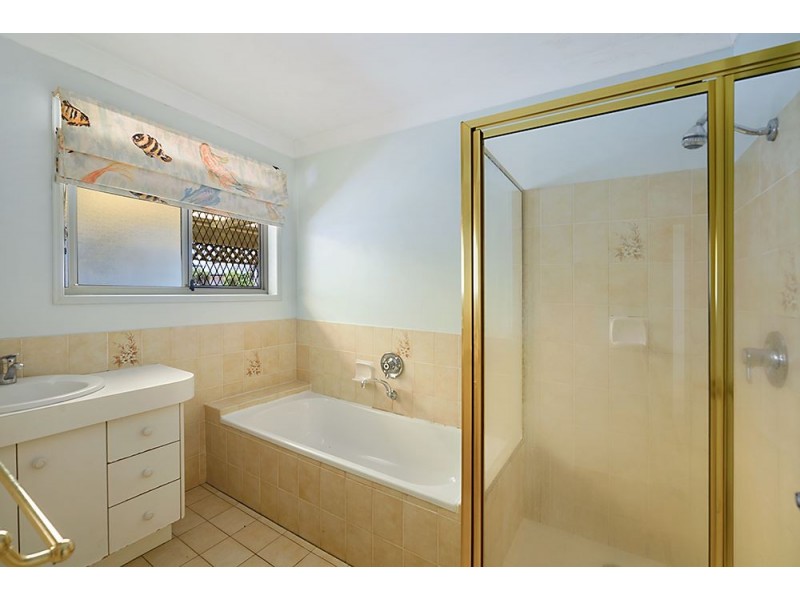 27 Peninsula Court, Mermaid Waters QLD 4218