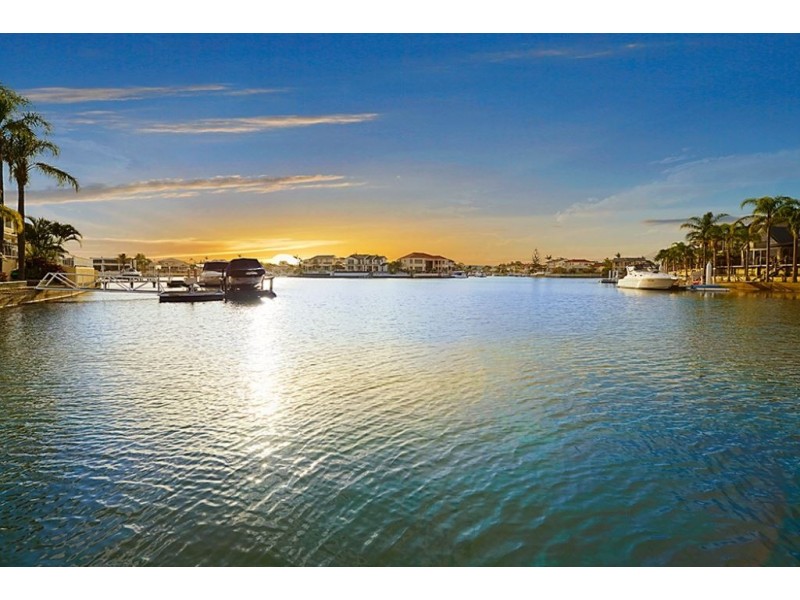 42 Midnight Court, Runaway Bay QLD 4216