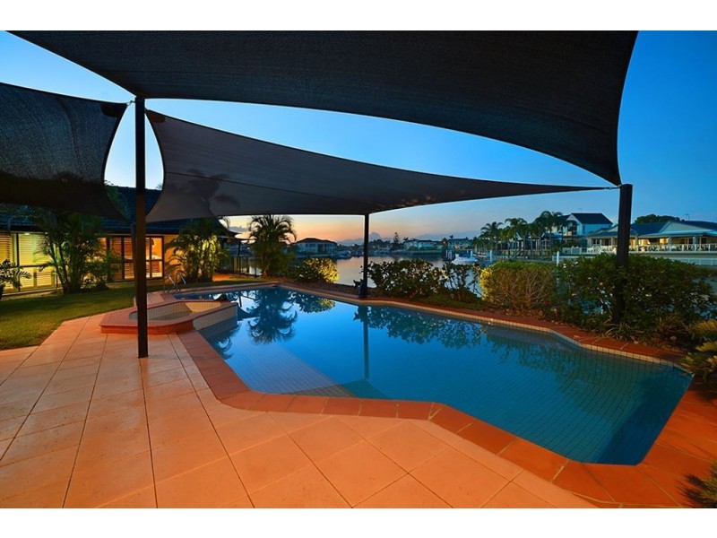 42 Midnight Court, Runaway Bay QLD 4216