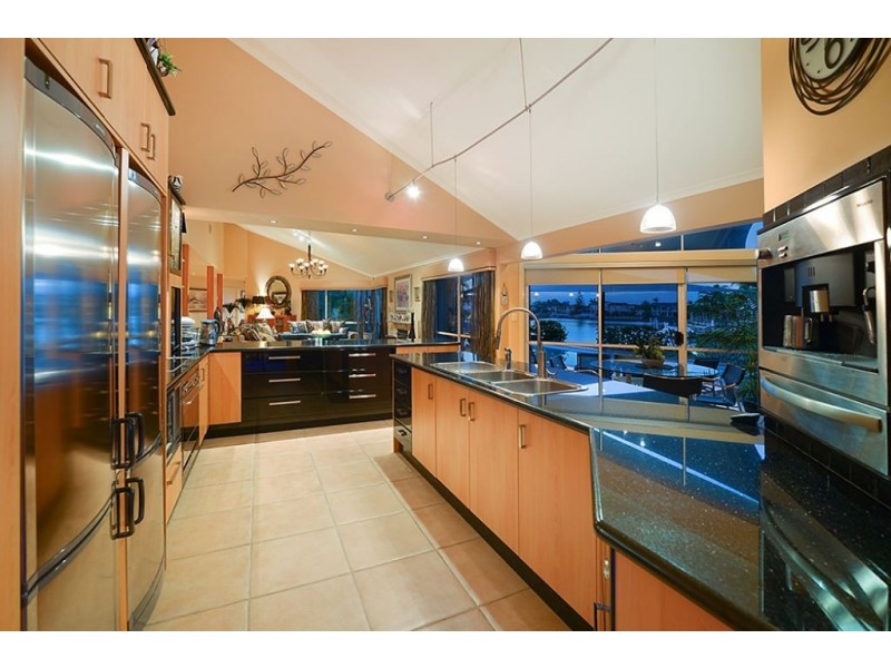 42 Midnight Court, Runaway Bay QLD 4216
