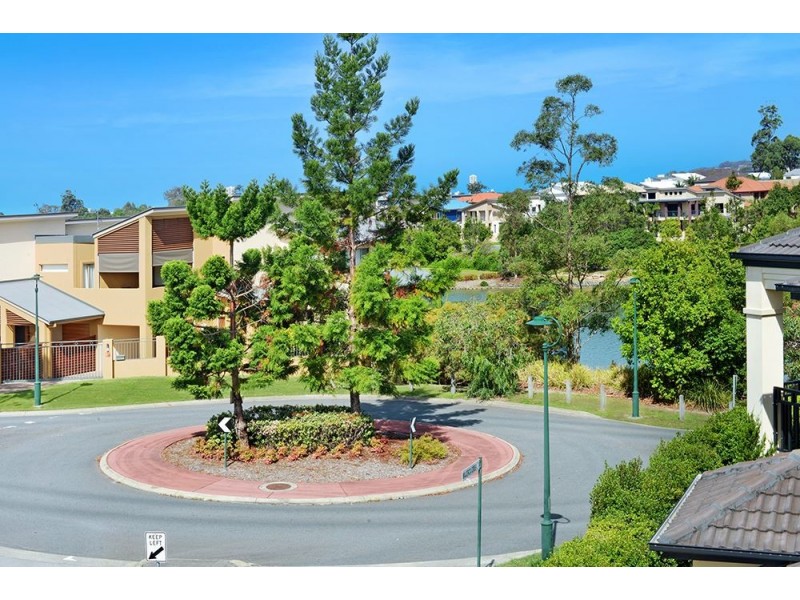 4 Majorca Crescent, Varsity Lakes QLD 4227