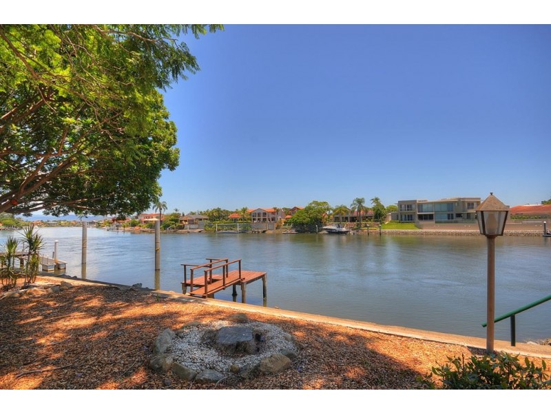 207-209 Monaco Street, Broadbeach Waters QLD 4218