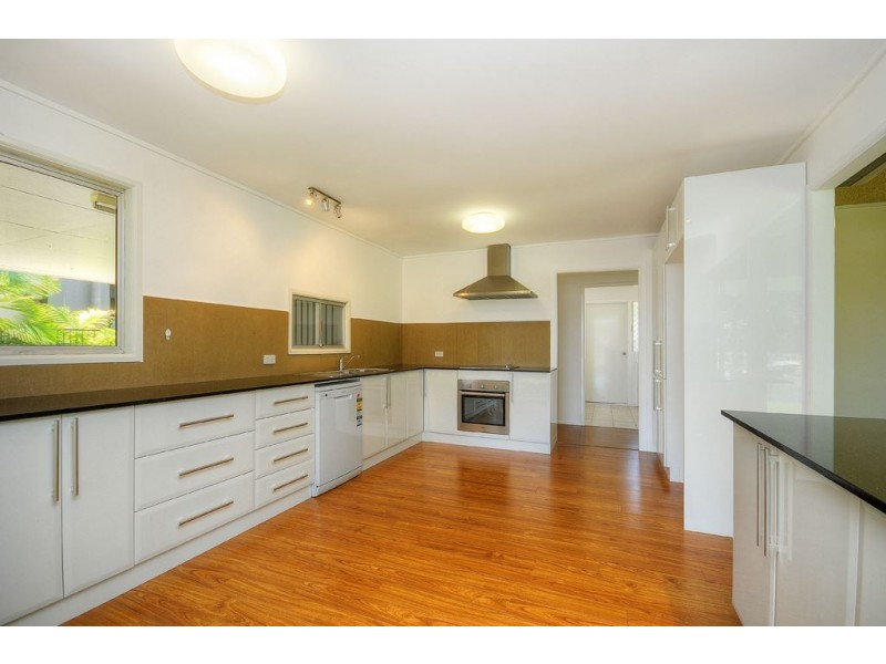 207-209 Monaco Street, Broadbeach Waters QLD 4218