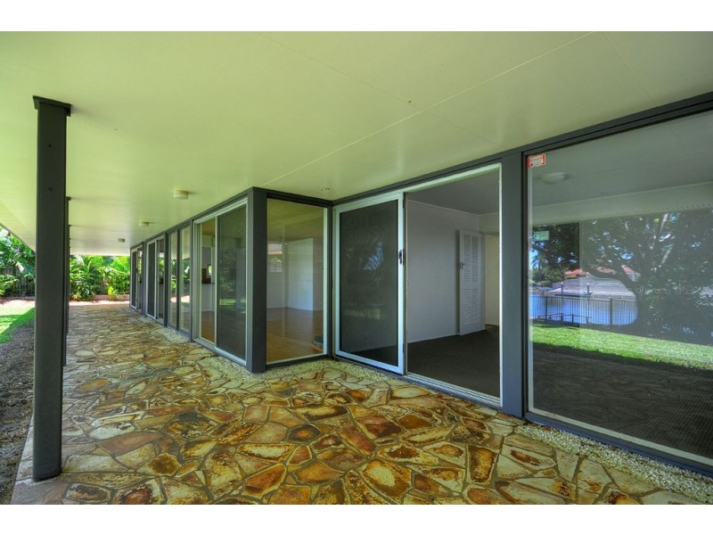 207-209 Monaco Street, Broadbeach Waters QLD 4218