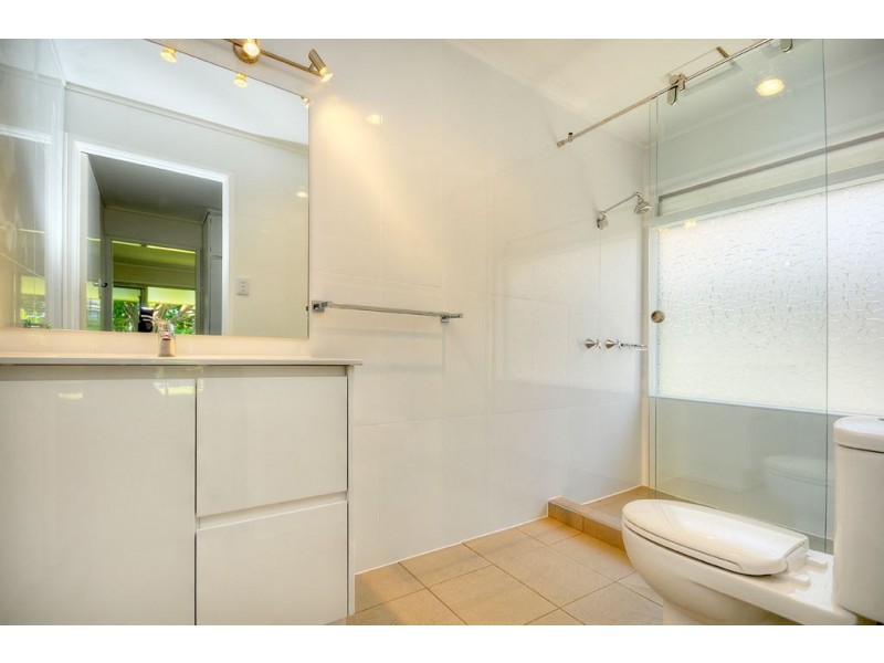207-209 Monaco Street, Broadbeach Waters QLD 4218