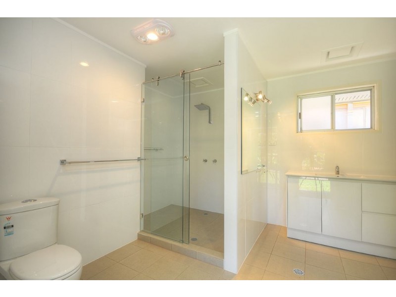207-209 Monaco Street, Broadbeach Waters QLD 4218