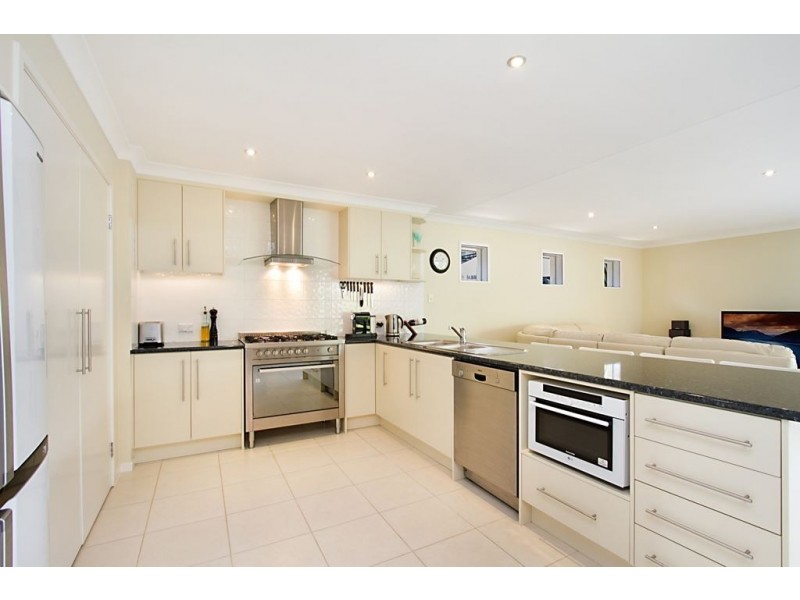 66 Seagull Avenue, Mermaid Beach QLD 4218