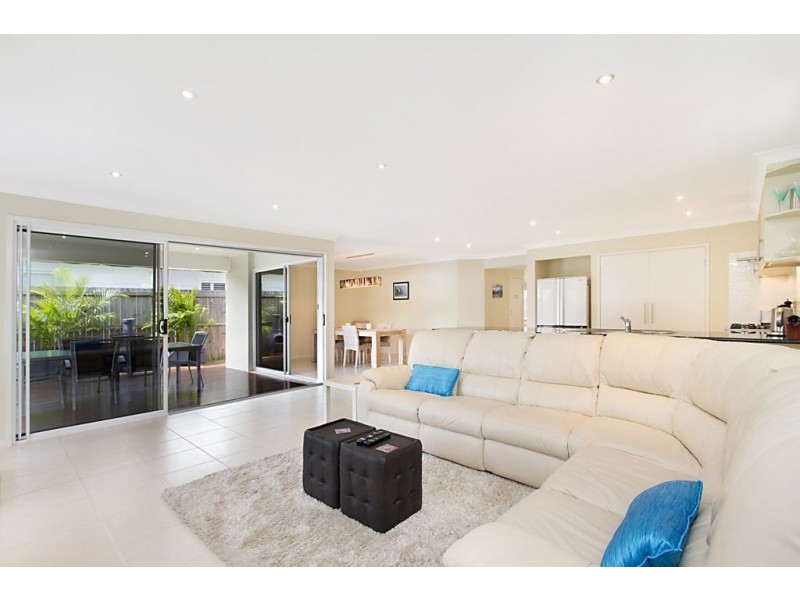 66 Seagull Avenue, Mermaid Beach QLD 4218