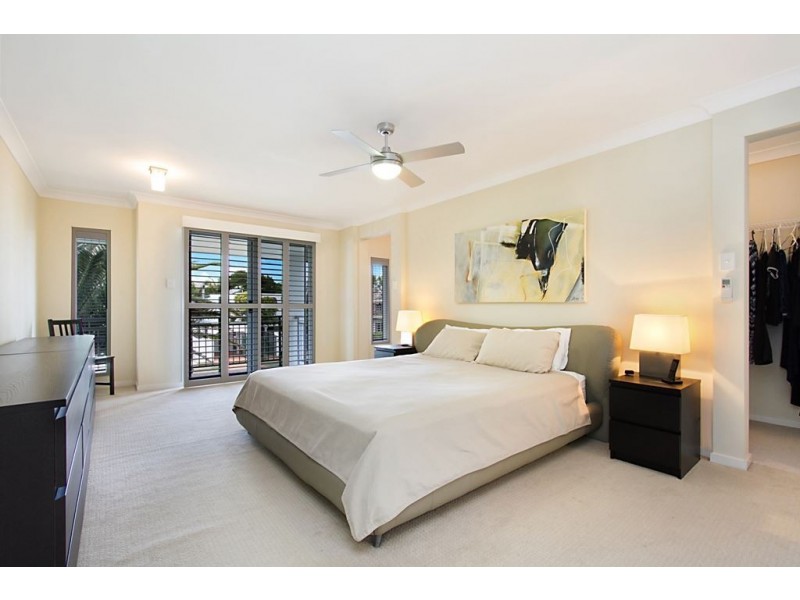 66 Seagull Avenue, Mermaid Beach QLD 4218