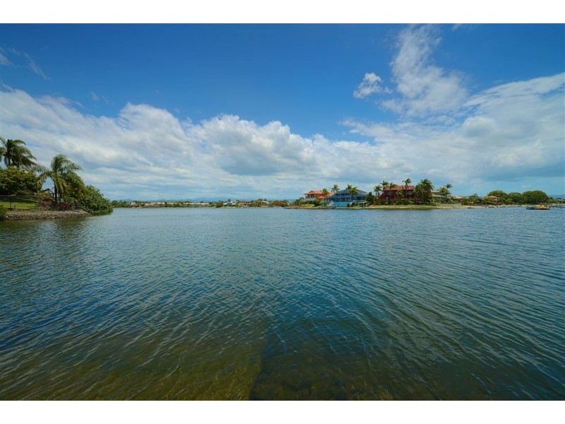 26 Peter Blondell Drive, Mermaid Waters QLD 4218