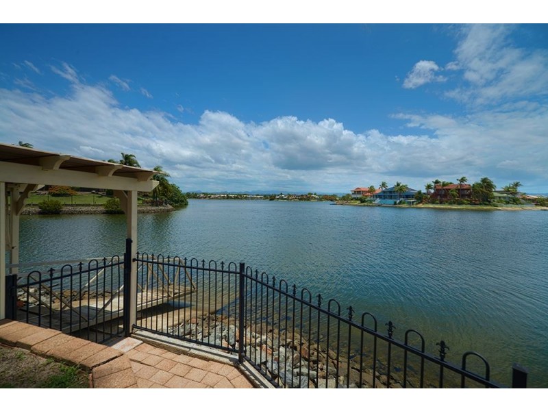 26 Peter Blondell Drive, Mermaid Waters QLD 4218