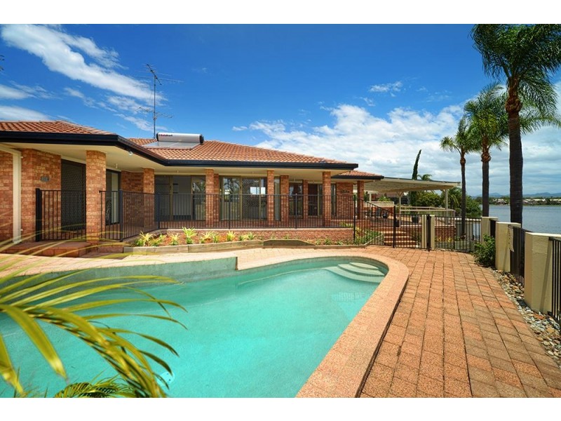 26 Peter Blondell Drive, Mermaid Waters QLD 4218