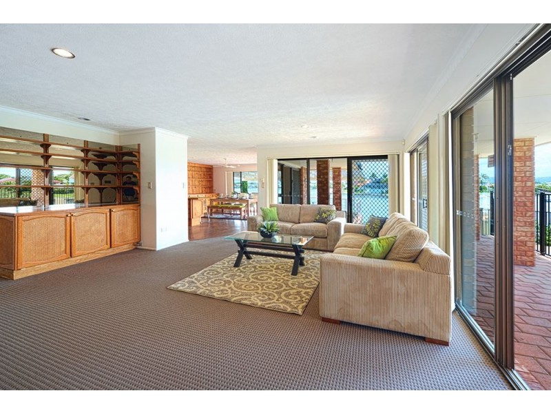 26 Peter Blondell Drive, Mermaid Waters QLD 4218