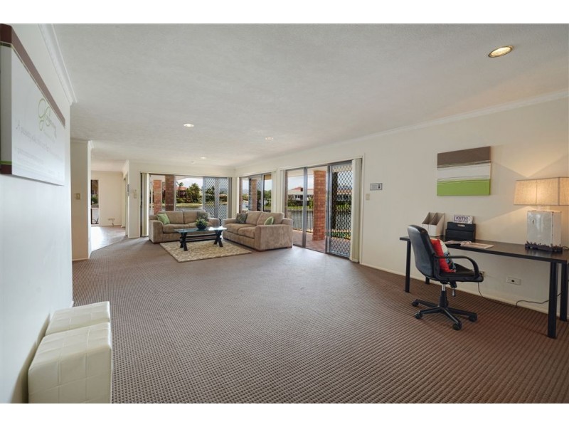 26 Peter Blondell Drive, Mermaid Waters QLD 4218