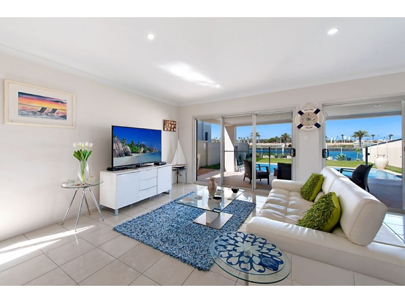 Hope Island QLD 4212
