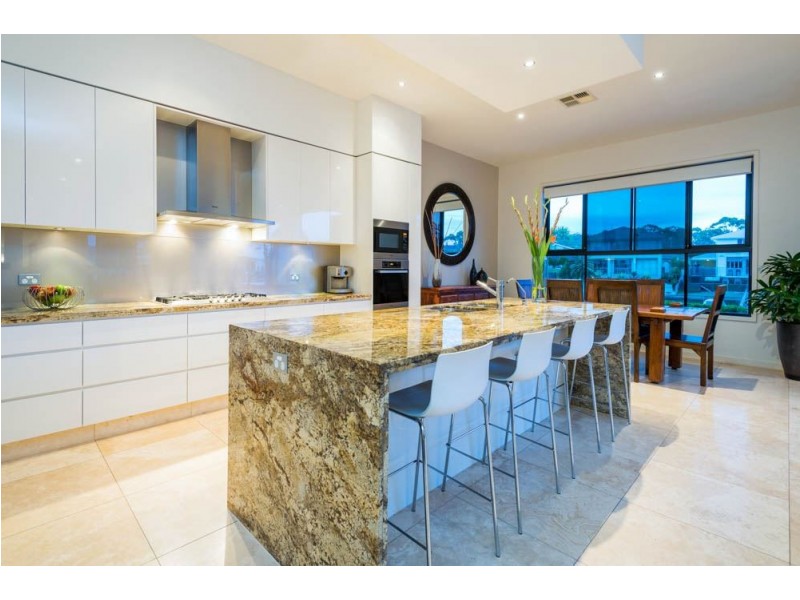 15 North Quay Drive, Biggera Waters QLD 4216