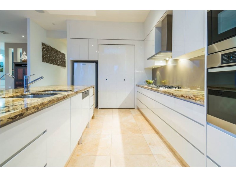 15 North Quay Drive, Biggera Waters QLD 4216