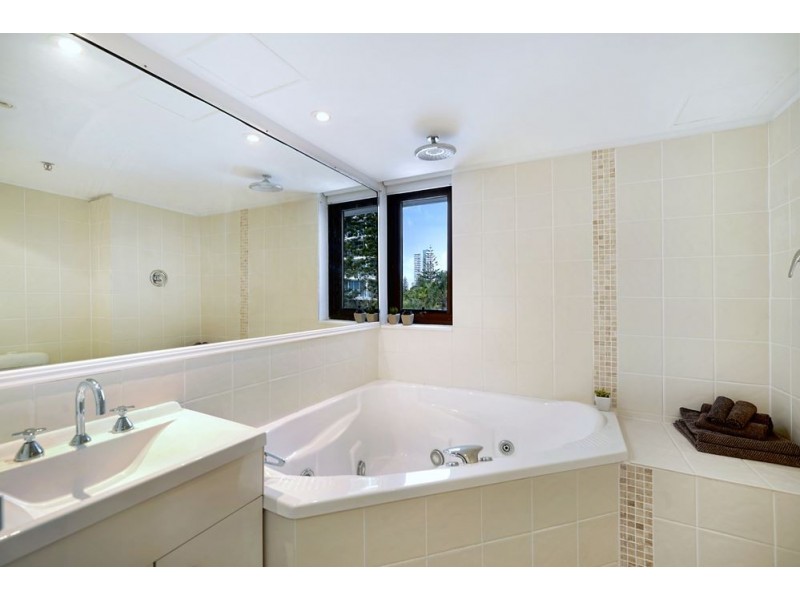 5 Enderley Avenue, Surfers Paradise QLD 4217