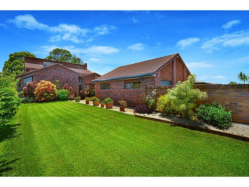 25 Inveray Avenue, Benowa Waters QLD 4217