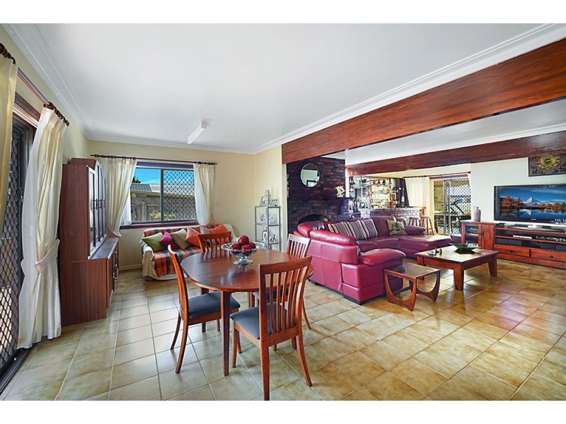 25 Inveray Avenue, Benowa Waters QLD 4217