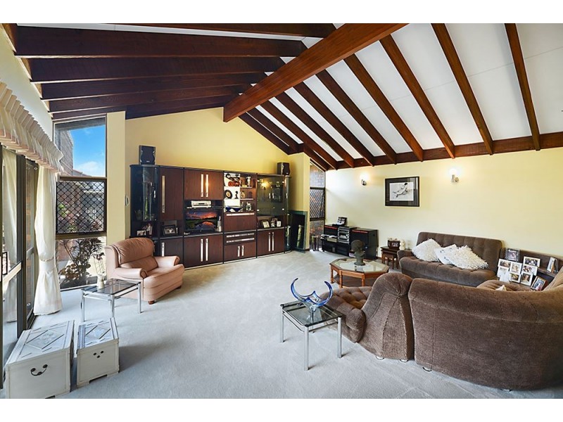 25 Inveray Avenue, Benowa Waters QLD 4217