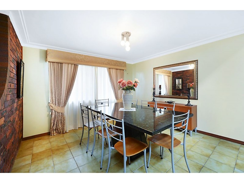 25 Inveray Avenue, Benowa Waters QLD 4217