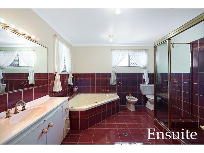 25 Inveray Avenue, Benowa Waters QLD 4217