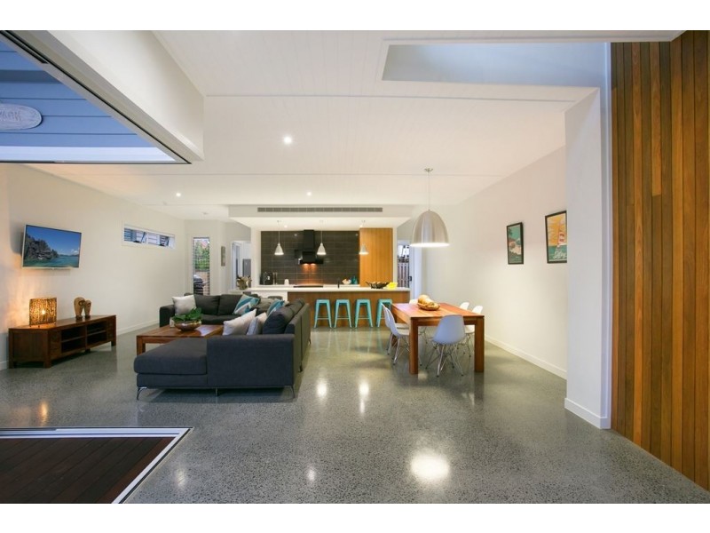 16 Sunbrite Avenue, Mermaid Beach QLD 4218